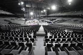 Nu kunnen er 18.400 toeschouwers in het sportpaleis, in de toekomst moeten er dat 23.359 worden. Concerten Kunnen Weer Maar Wie Begint Eraan Een Op Drie Stoelen Vullen Dat Is Gewoon Niet Rendabel Muziek Hln Be