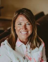 Kim Leech's Instagram, Twitter & Facebook