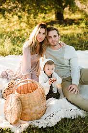 Family S Picnic Photos In The Countryside Of Indiana Violet Short Family Picnic Picnic Photography Summer Family Photos