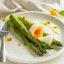 New Recipe Up On The Blog Asperges Vertes Et Oeufs Mollets En Cuisson Simultanee Vinaigrette A L Echalote Confi Echalote Confite Bon Dessert Dessert Fraise