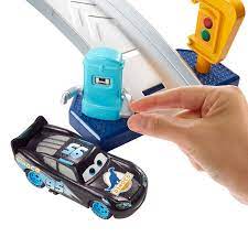 Squeeze the dinoco sign to release a cascade of water, and watch lightning mcqueen magically change color. Cars Color Change Dinoco Car Wash Playset Thimble Toys