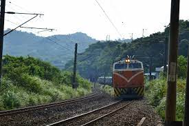 pin by 雲瀚施on taiwan railway in 2020 japan train europe