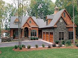 Two sections, one with seating for 5 people.choose from 3 bedrooms and a den or 4 bedrooms.add the optional 198 square foot gaming loft that is… Small Lake House Designs