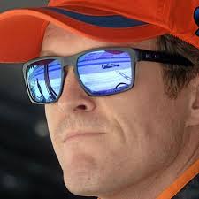 Scott Dixon relies