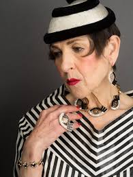 Vegesoup 菜湯: 貓鞋大特價+ 更多便宜Moncler 羽絨衣+ Lulu Frost 眼睛項鍊折上折+ Manolo Blahnik 緞面鞋