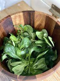 Guten abend, wieviel feldsalat nimmt man als beilage je person ? Winterlicher Feldsalat Mit Knoblauch Und Sahne Feinslieb