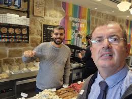 Who supervises kosher Sweet Dreams Cafe?