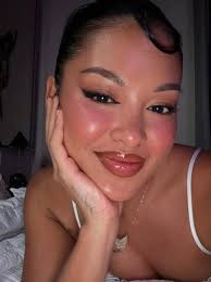 Little miss cut the world off when she's not ok. Wuts her sign 👀"""