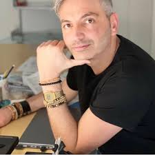 Stava salendo al Rifugio Bicchiere in val Ridanna quando si è sentito male.  Ex dipendente comunale a Bolzano, era una colonna del volontariato, dai  vigili del fuoco alla Croce Bianca: aveva 65