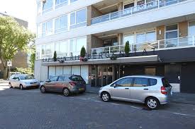 De gemeente telt 44.780 inwoners (1 januari 2021, bron: Kapitein Rietbergen Flat Plaquette Zwijndrecht Zwijndrecht Tracesofwar Nl