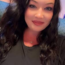 Ashley Eakes's Instagram, Twitter & Facebook