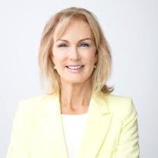 Carrie Irvine's Instagram, Twitter & Facebook