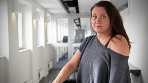 Katıldığı yaratıcı yazarlık kursunda ilk romanı buz. Camilla Lackberg Skold Har Tagit Revansch Pa Olyckskorparna 19 Oktober 2020 Kl 15 30 P4 Extra Gasten Sveriges Radio