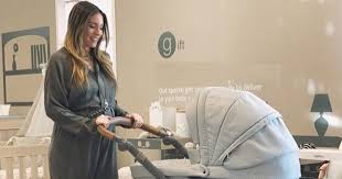 Παρθενώνας, αθήνα η αττική προσελκύει επενδυτές χάρη στις ελιές της. A8hna Oikonomakoy H Epistrofh Sto Spiti Me Ton Gio Ths Kai H Sygkinhsh Ti Les Twra