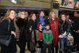 ولاقت تدوينة هالة صدقي دعم عدد من أصدقائها وزملائها بالوسط الفني من بينهم ريهام عبد الغفور ووفاء عامر ووفاء صادق والمخرج محمد عبد العزيز وآخرين. Ù‡Ø§Ù„Ø© ØµØ¯Ù‚ÙŠ ÙÙŠ Ø¸Ù‡ÙˆØ± Ù†Ø§Ø¯Ø± Ù„Ù‡Ø§ Ù…Ø¹ Ø£ÙˆÙ„Ø§Ø¯Ù‡Ø§ Ø¨Ø§Ù„Ø³ÙŠÙ†Ù…Ø§ ØµÙˆØ±