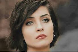 ولدت التركية توبا بويوكستون بإسطنبول في 5 يوليو عام 1982 درست في قسم تصميم ديكور و ملابس مسرح وأثناء دراستها بدأت بالتمثيل في الإعلانات ثم أتجهت للدراما من خلال. ØµÙˆØ±Ø© Ø¬Ø¯ÙŠØ¯Ø© Ù„Ù„Ù†Ø¬Ù…Ø© Ø§Ù„ØªØ±ÙƒÙŠØ© ØªÙˆØ¨Ø§ Ø¨Ø±ÙÙ‚Ø© Ø£Ø·ÙØ§Ù„Ù‡Ø§ Ø´Ø§Ù‡Ø¯ Ø§Ù„ÙˆÙƒÙŠÙ„ Ø§Ù„Ø§Ø®Ø¨Ø§Ø±ÙŠ