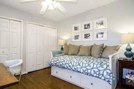 20 Bedroom Office Combo Ideas And Inspiration For Narrow Space And Small House If You Re Lucky Small Guest Bedroom Guest Bedroom Design Guest Bedroom Office