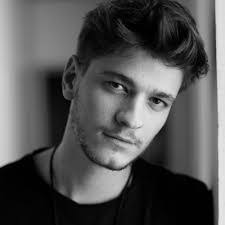 Roy Knox's Instagram, Twitter & Facebook