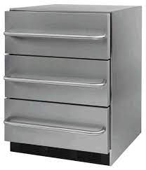 Kitchenaid® 18 outdoor automatic ice maker enhance your outdoor entertaining with cubes of uniform shape and clarity produced by clear ice technology, ideal for a variety of occasions. Outdoor Refrigerator Ice Maker Landscaping Network