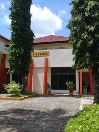 Where is reddoorz syariah near museum lambung mangkurat 2 located? Melihat Kursi Emas Di Museum Lambung Mangkurat