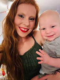 Can anybody work her mom into her graduation picture?