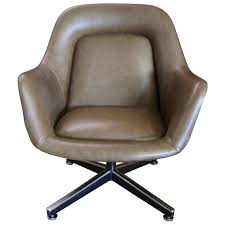 Porte clés iron man ou captain. Vintage Oversize Leather Executive Chair By Max Pearson For Knoll Chaise Coussins De Chaise De Patio Chaises Rouges