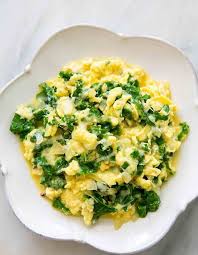 Petit Dejeuner Cetogene 10 Idees Delicieuses Et Faibles En Glucides Oeufs Petit Dejeuner Idee Recette Petit Dejeuner Keto