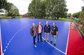 Utebadet vil ligge i parken mot sør, og deler av familiebassenget inne forlenges i et utebasseng som vil være åpent hele året. Handball Sport Innviet Ny Utendorsbane