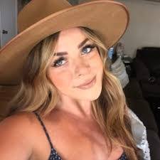 Shannon Fuchs's Instagram, Twitter & Facebook