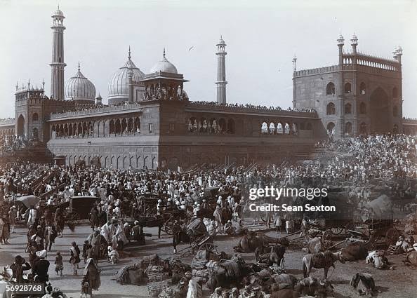 Crowds around the Red Fort during the great Delhi Durbar to celebrate... News Photo - Getty Images