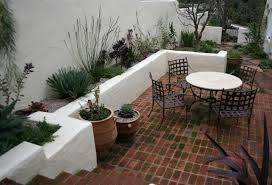 Adobe Like Walls Small Patio Garden Small Backyard Landscaping Patio Garden Design