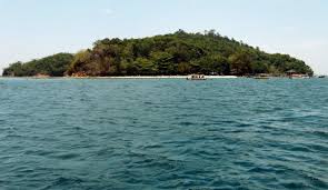 Salah satu pilihan pulau menarik di sabah ialah pulau sipadan yang merupakan pulau kecil yang terletak di semporna sabah, hanya berkeluasan 5 kilometer panjang dan 2 kilometer lebar. 5 Pulau Untuk Percutian Singkat Di Sabah