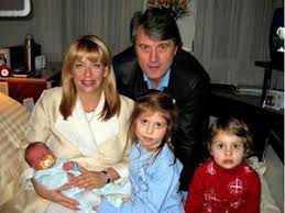 Regrete, nostalgii, disparitie, ruperea relatiilor, necredinta in dragoste; Un SÄƒrut Cu SoÈ›ul Ei Intr Un Vis De Ce Saruta Cu Sotul