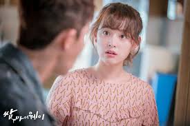 Hayallerinden oldukça uzak olmalarına rağmen hayallerini gerçekleştirmek için mücadele eden iki kişiyi konu almaktadır. Choi Ae Ra