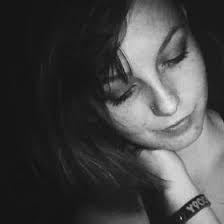 Molly Lund's Instagram, Twitter & Facebook