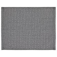 Il s'accordera avec tous les styles de décoration pour trouver sa place facilement dans la cuisine ou la salle à manger ! Goddag Set De Table Noir Blanc Ikea