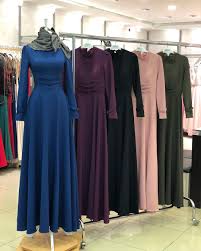 Goruntunun Olasi Icerigi Ayakta Duran Insanlar The Dress Gelinlik Ve Giyim