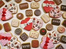 How To Decorate A Chocolate Box Cookie Valentine Cookies Decorated Valentines Day Cookies Valentine Cookies
