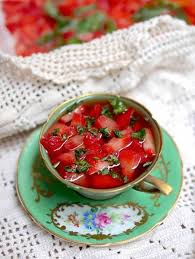 Soupe De Fraises Au Basilic Equilibres Des Sens Recette Soupe De Fraises Recettes De Cuisine Desserts Aux Fruits Frais