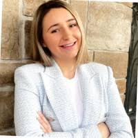 Shannon Medeiros's Instagram, Twitter & Facebook