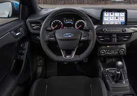 2020 Yeni Kasa Ford Focus St Ozellikleri Ile Tanitildi Oto Kokpit Camions Ford Regulateur De Vitesse Voiture Familiale