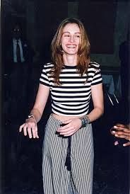 Throughout the 90s, the pretty woman star became known for her slightly eccentric take on. Fashion Focus Julia Roberts Style Journey Through The Decades Hollywire Julia Roberts Style 90s Fashion 90s Fashion Outfits