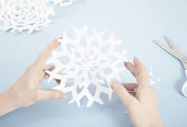 The key to a good snowflake is folding technique. How To Make Paper Snowflakes Easy 5 Step Diy Snowflakes
