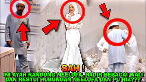 Popular celebrity noor neelofa mohd noor's recent ig story featuring a picture of a burger has been misinterpreted as a sarcastic mockery towards a it has since been deleted. Sah Ini Ayah Kandung Neelofa Hadir Sebagai Wali Dan Restui Hubungan Neelofa Dan Pu Riz Youtube