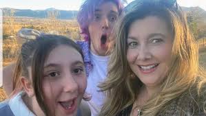 Fundraiser for Lucretia Holcomb by Cary Seston : Support for Lucretia,  John, and Lena