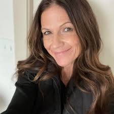 Lindsay Marlowe's Instagram, Twitter & Facebook