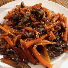 Cette Recette De Bœuf Emince Et Carottes Aux Epices Est En Quelque Sorte Une Revisite Complete De N Recette Boeuf Recette Boeuf Carotte Recette Viande De Boeuf