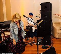 My relationship started on the fourth of july at taylor's house. Ed Sheeran And Girlfriend Cherry Seaborn Photobomb Taylor Swift S Instagram Snap Daily Mail Online