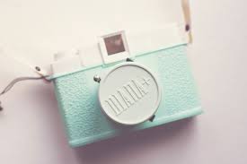 Vintage photos usually show the subject under an intense light from the flash. Seafoam Diana Vert Menthe Deco Vert D Eau Appareil Photo Vintage