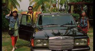 .aku haus darahmu (2017) streaming film layarkaca21 lk21 dunia21 bioskop keren cinema indo xx1 box office subtitle indonesia gratis online klik tombol di bawah ini untuk pergi ke halaman website download film aku haus darahmu (2017). Movie Review Not As Good As Mastura But Deanna Yusoff Still Bewitches As A Vamp Lusting For Blood